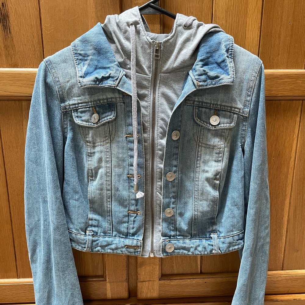 Cropped jean jacket with hood!!